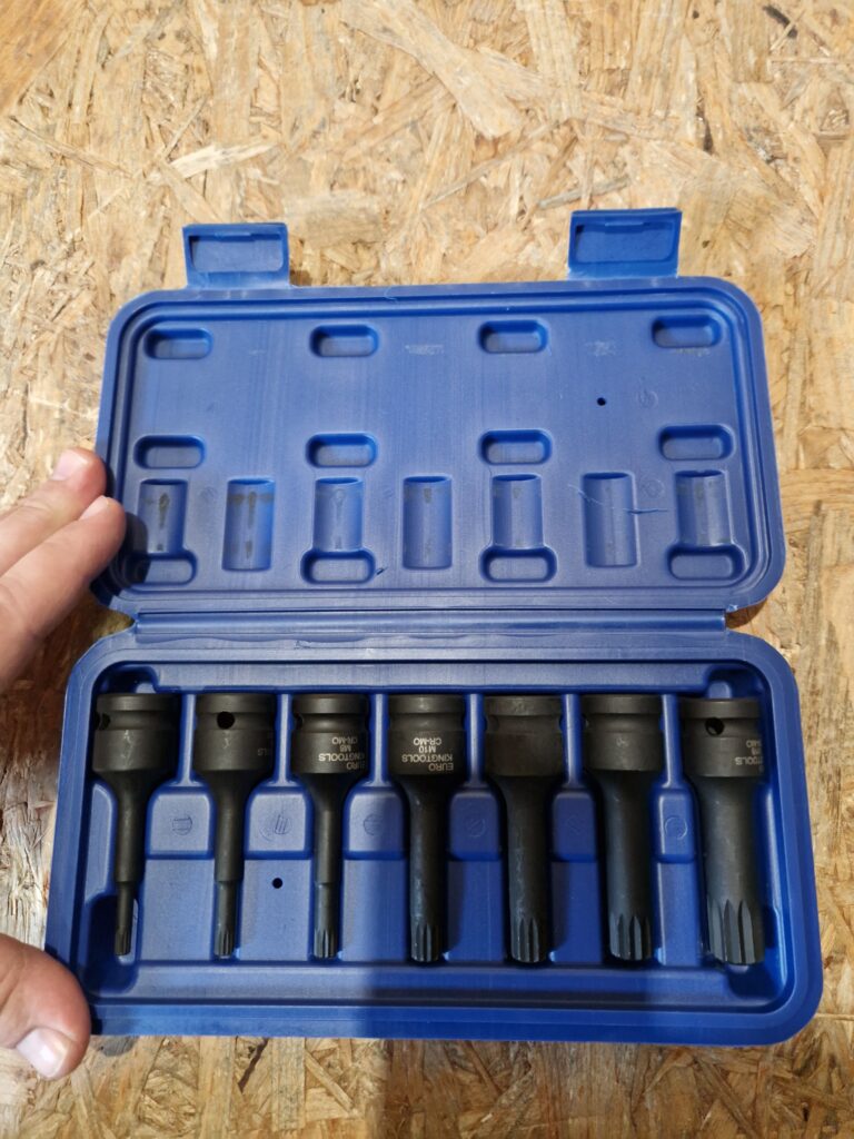 KLUCZE NASADKI DO PIAST ZAWIESZENIA GWIAZDKA SPLINE 1/2