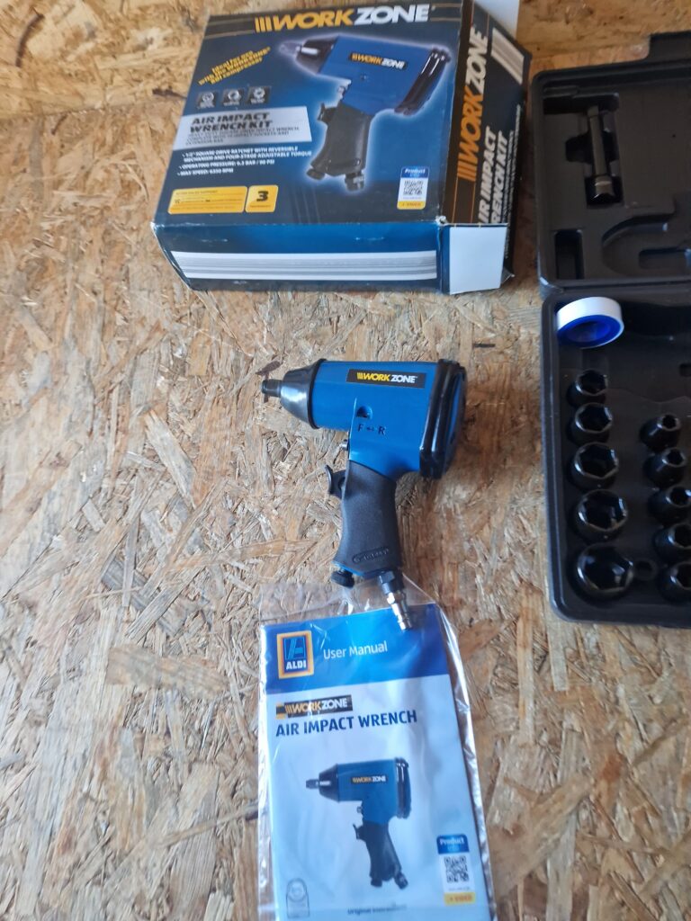 Workzone pneumatyczny klucz 1/2″ udarowy 310 Nm zestaw nasadek walizka 16el