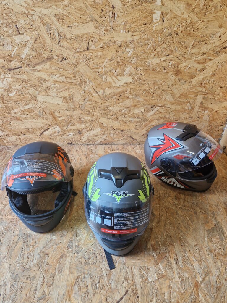 Kolorowy Kask Motocyklowy Unisex z Szybą i Szczęką (Brodą)
