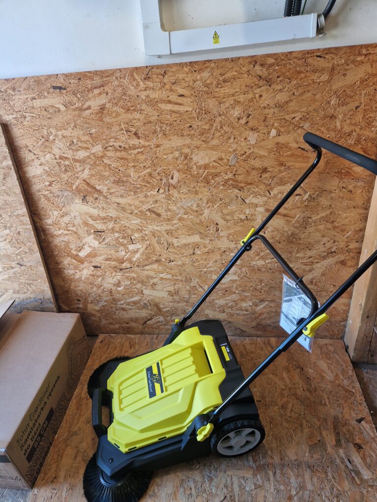 Zamiatarka Geko ręczna do kostki/podjazdów 65cm JG